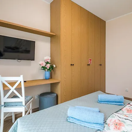 Apartmán Marina With Garden By Bookinghost